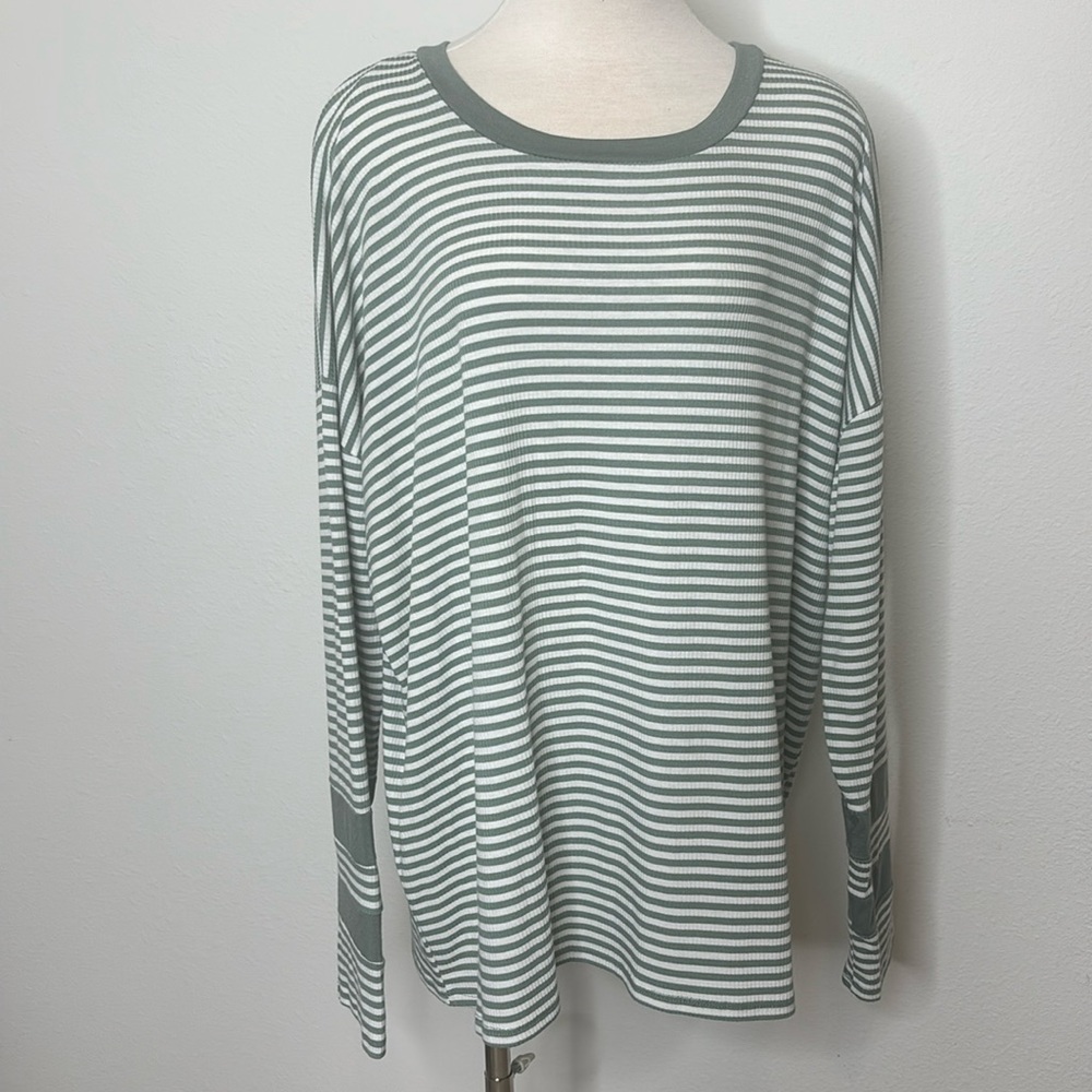 Chic Soul size 2X ribbed long sleeve top
